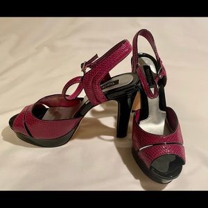 White House Black Market New Laci size 7